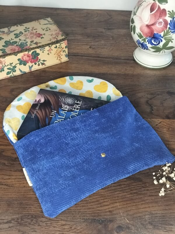 oplus_32 Pochette Velours côtelé bleu - Intérieur cœurs jaunes Grand format