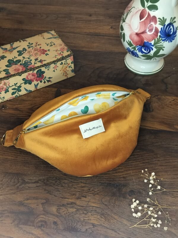 Sac banane velours ocre - Intérieur cœurs jaunes