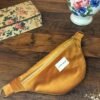 Sac banane velours ocre - Intérieur cœurs jaunes